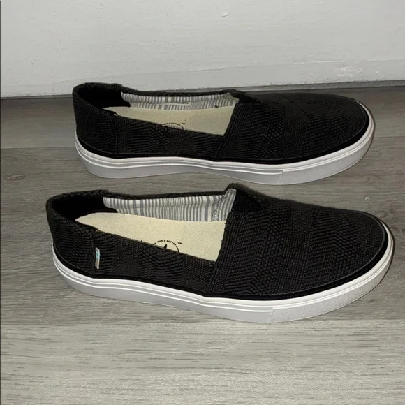 TOMS Earthwise Black Slip-On Sneakers – Women’s Size 6 - Picture 5 of 7